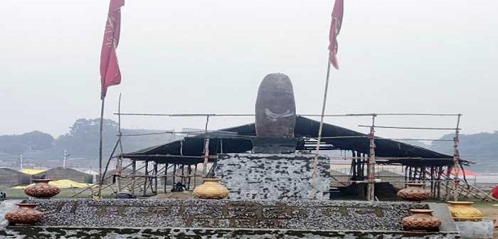 Devotees will perform Rudrabhishek of Shri Achyuteshwar Mahadev from a 21 feet high platform in Kumbhnagari