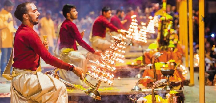 Ganga Aarti was held at Dashashwamedh Ghat