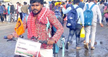 A devotee reached Prayagraj by cycling from Calcutta to take bath in Sangam during Maha Kumbh